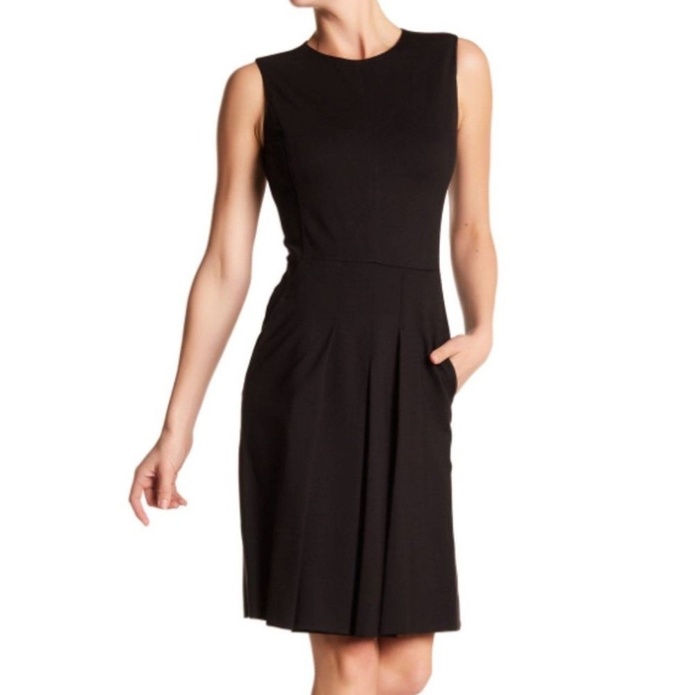 Vince Sleeveless Fitted Black pleated  Dress size 4